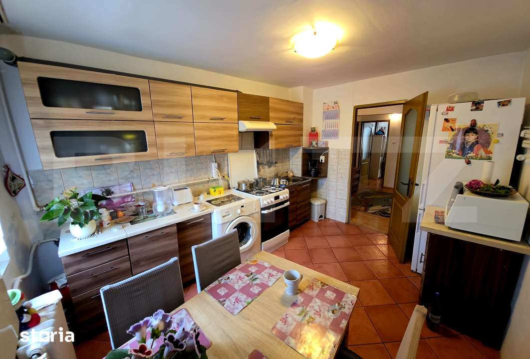 Apartament spatios, de vanzare, cu 4 camere, zona Han — fotografia 3
