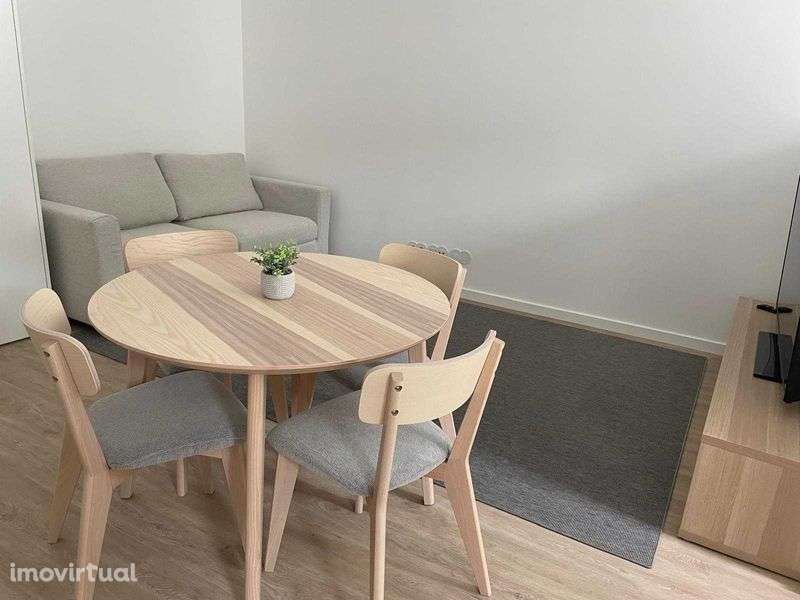 Estúdio com pátio privado no centro de Coimbra - Grande imagem: 2/8