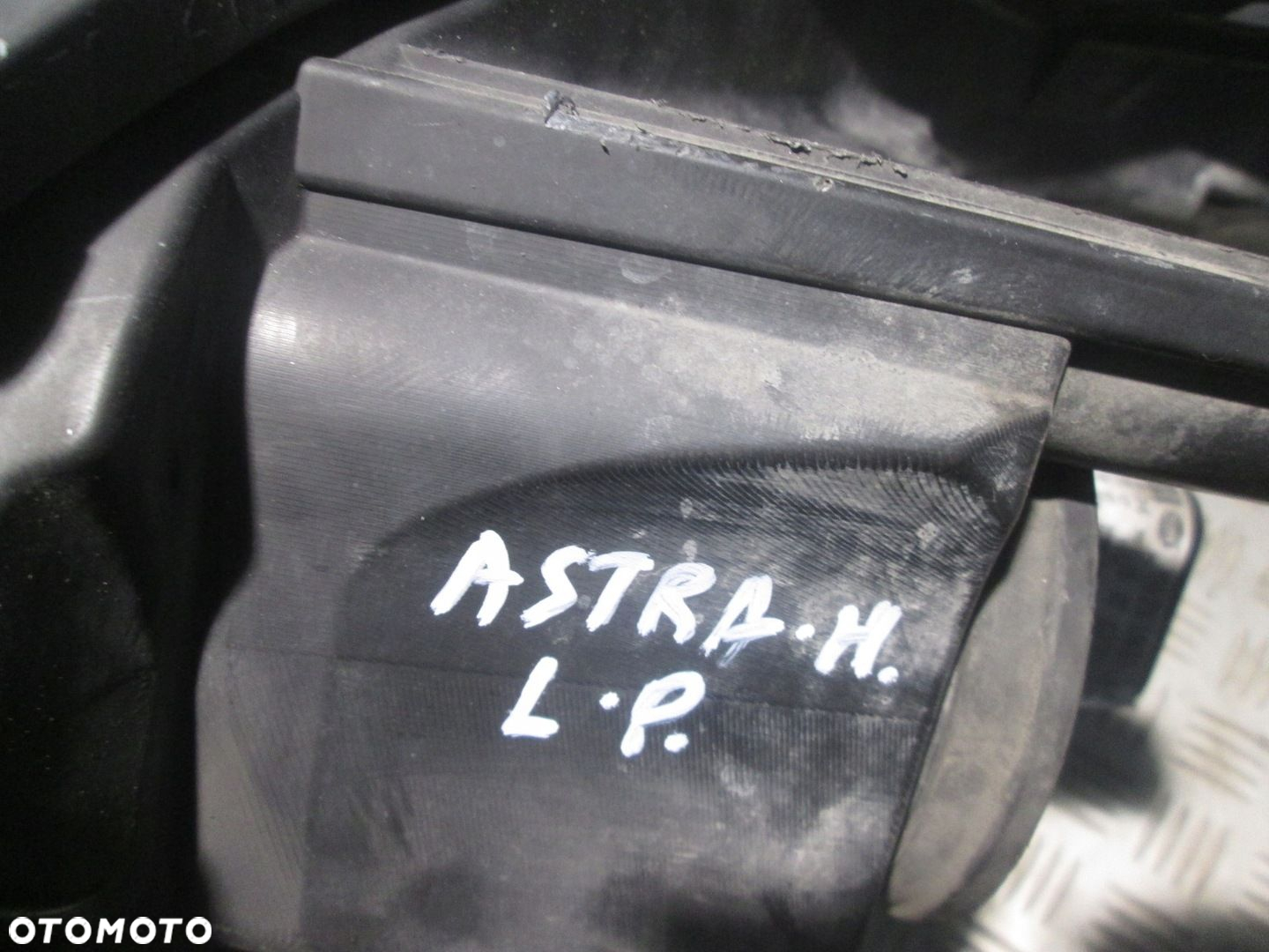 LAMPA PRAWA PRZÓD OPEL ASTRA III H EU - 4