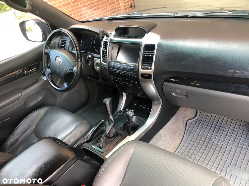 Toyota Land Cruiser - 26