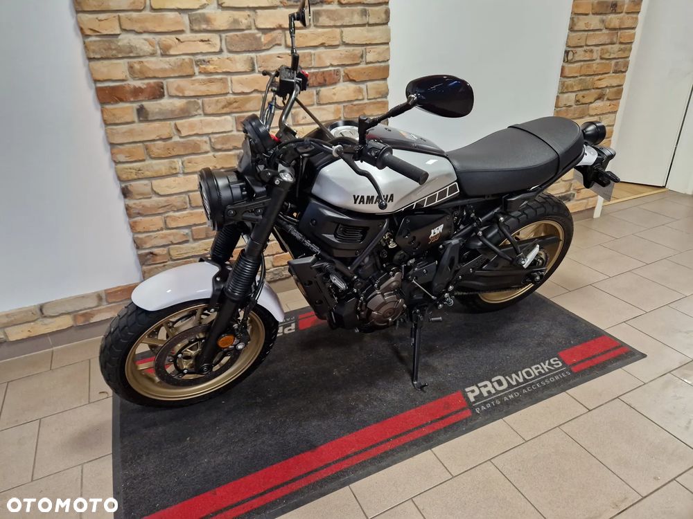 Yamaha XSR - 10