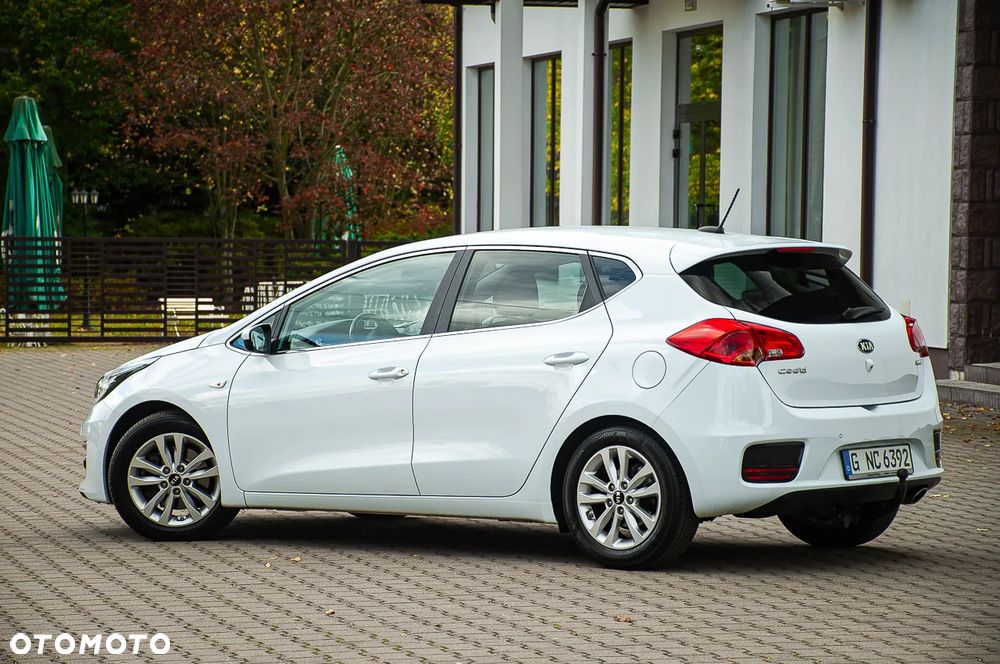 Kia Ceed 1.6 CRDi 136 ISG Platinum Edition - 17