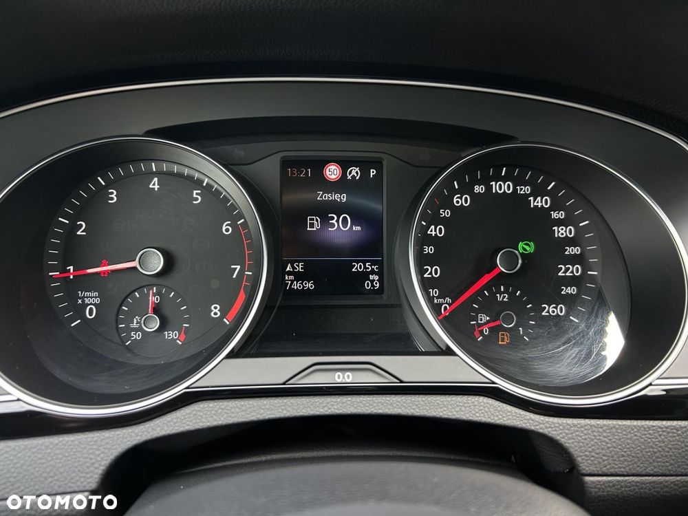Volkswagen Passat - 25