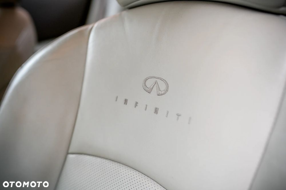 Infiniti FX - 12
