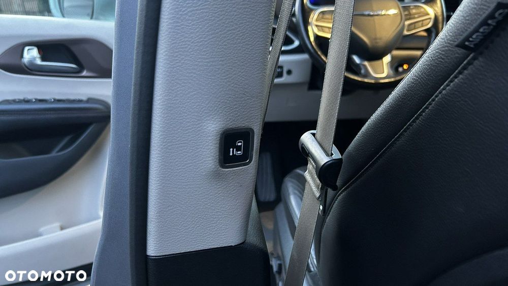 Chrysler Pacifica - 13