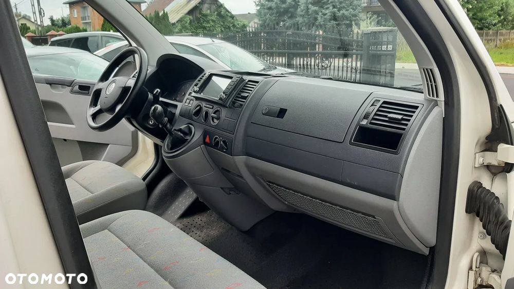 Volkswagen Caravelle - 9