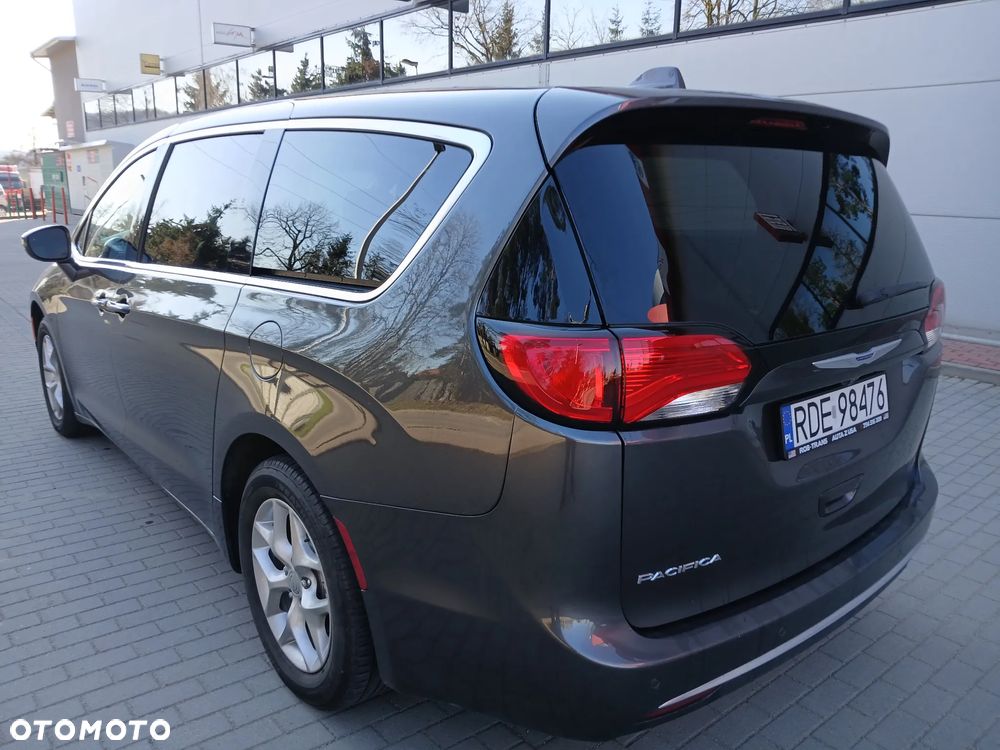 Chrysler Pacifica - 12