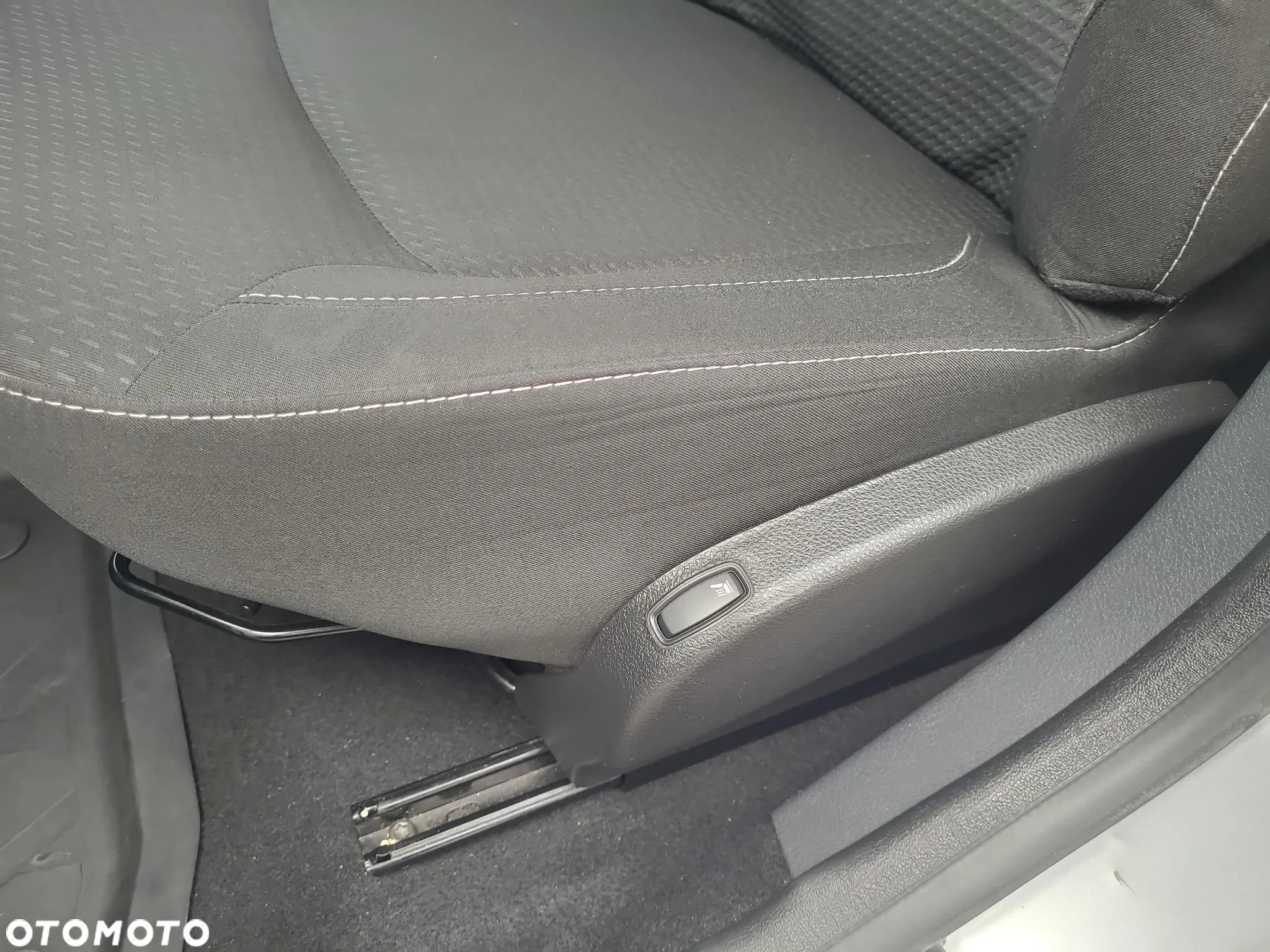 Dacia Lodgy 1.6 SCe Laureate S&S - 12