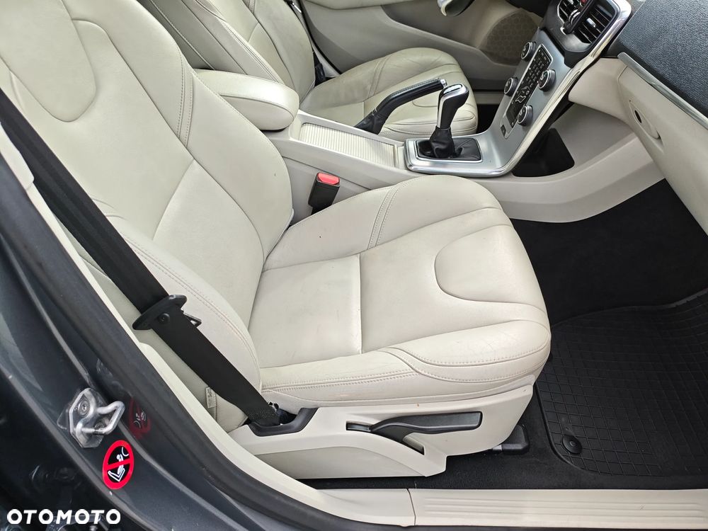 Volvo V40 D3 Inscription - 25