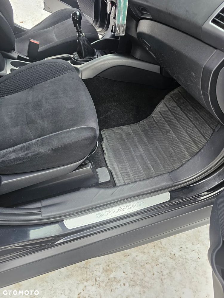 Mitsubishi Outlander 2.0 DID Intense + SE - 21