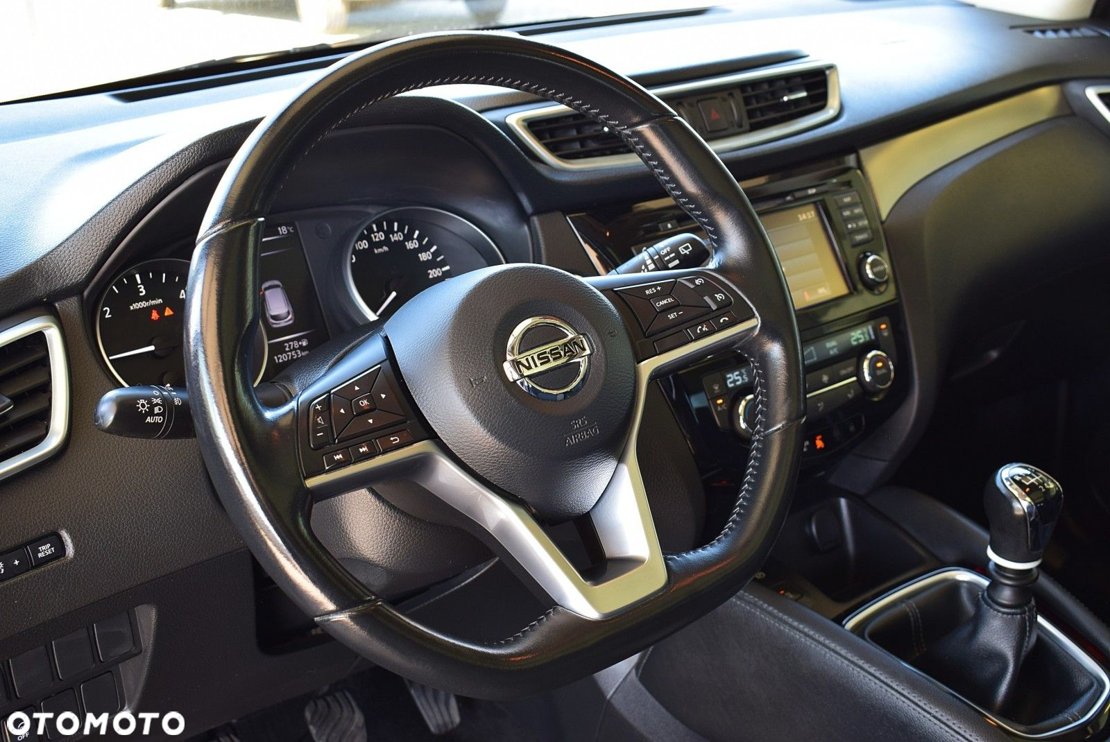 Nissan Qashqai 1.5 dCi N-Connecta - 11