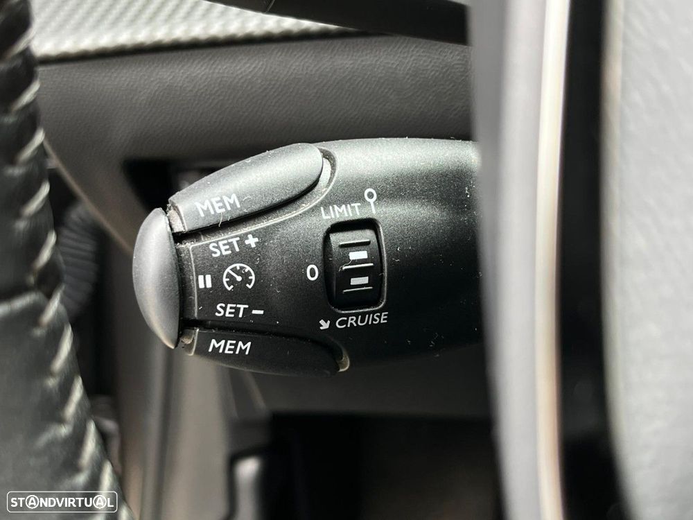 Peugeot 208 1.2 PureTech Active - 17