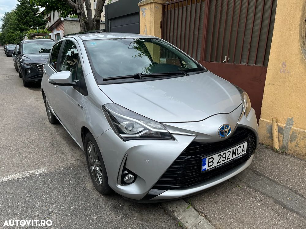 Toyota Yaris 1.5 VVT-i HSD Active - 1