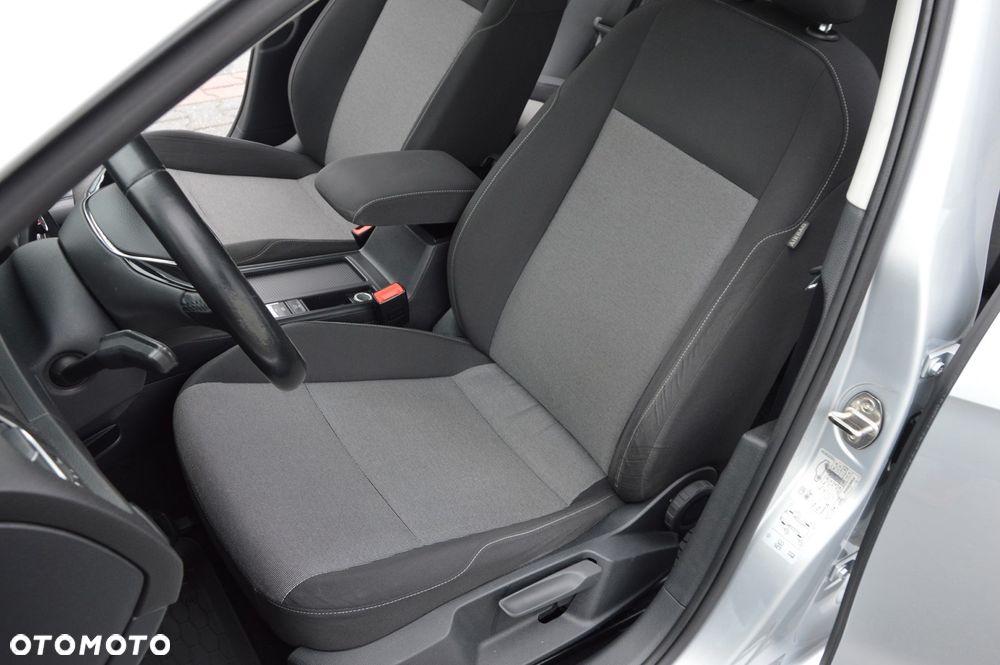 Volkswagen Golf 1.6 TDI BMT Comfortline - 32