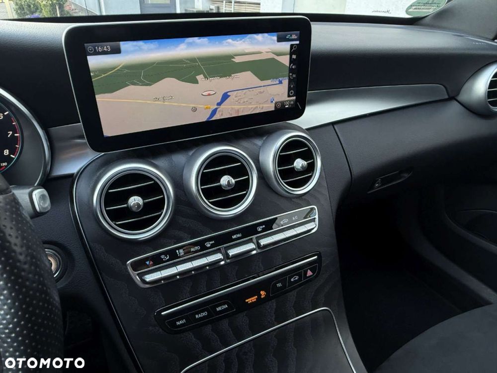 Mercedes-Benz Klasa C 180 9G-TRONIC AMG Line - 25
