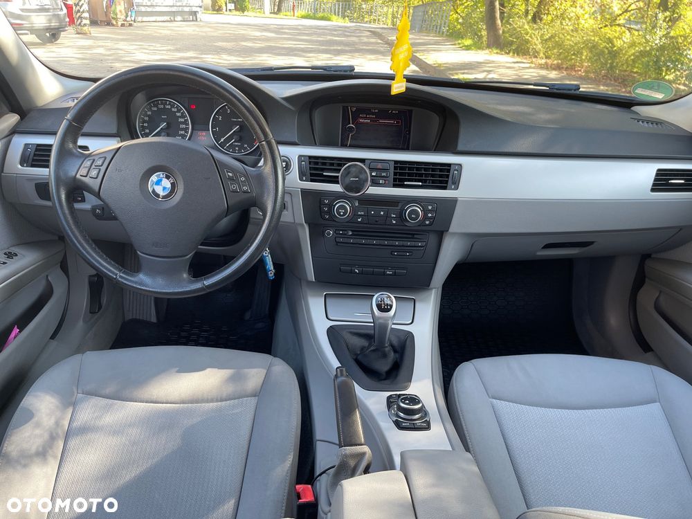 BMW Seria 3 320i - 14