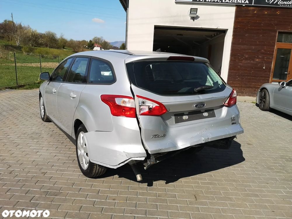 Ford Focus 1.6 TDCi DPF Ambiente - 8