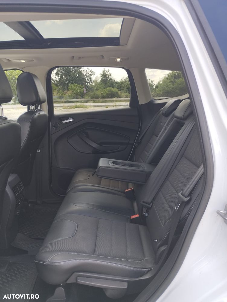 Ford Kuga 2.0 TDCi Powershift 4WD Titanium - 2