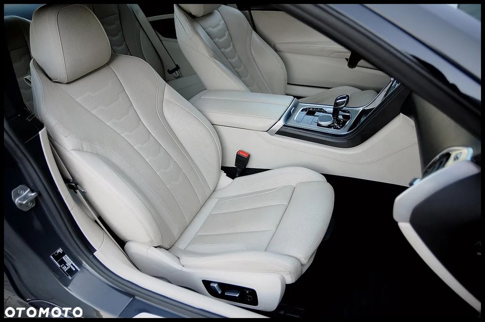 BMW Seria 8 840i - 27