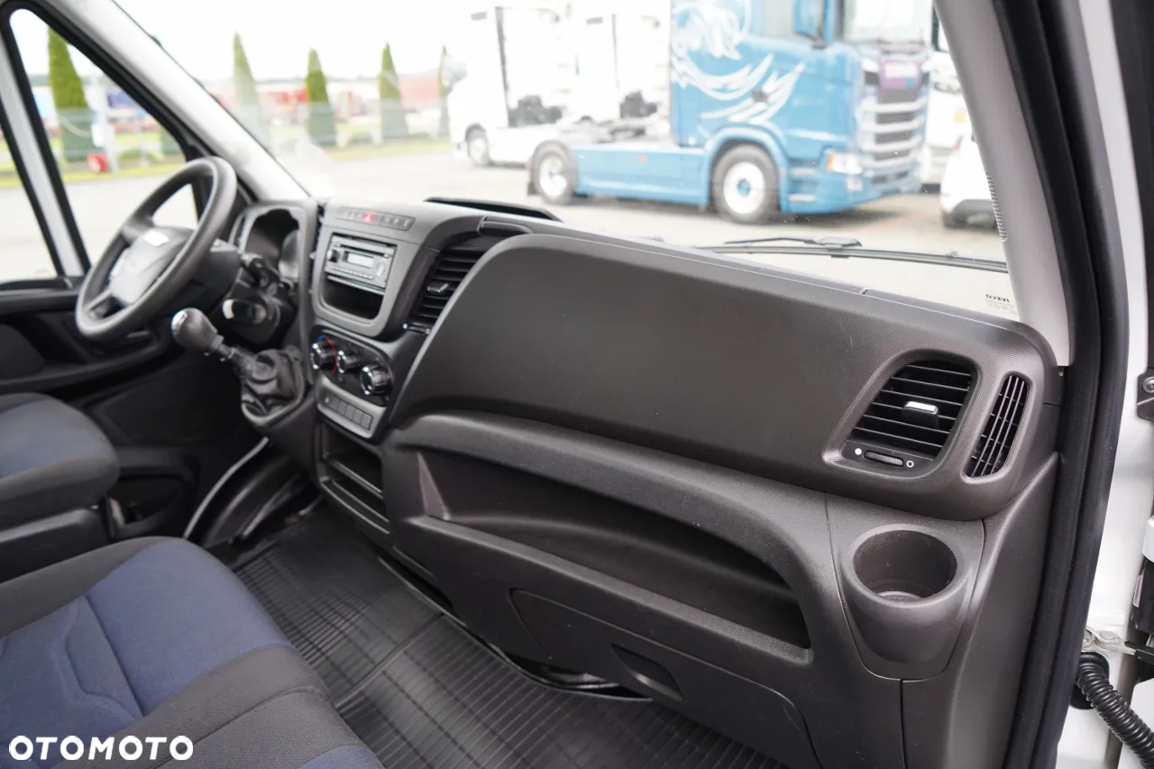 Iveco DAILY 35-140 / WYWROTKA TYLNOZSYPOWA / BLIŹNIAK / SKRZYNIA NARZĘDZIOWA / HAK / MANUAL / 3 OSOBOWY / SPROWADZONY / PO KONTRAKCIE SERWISOWYM - 33