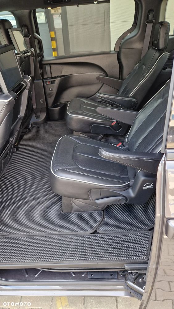 Chrysler Pacifica - 17