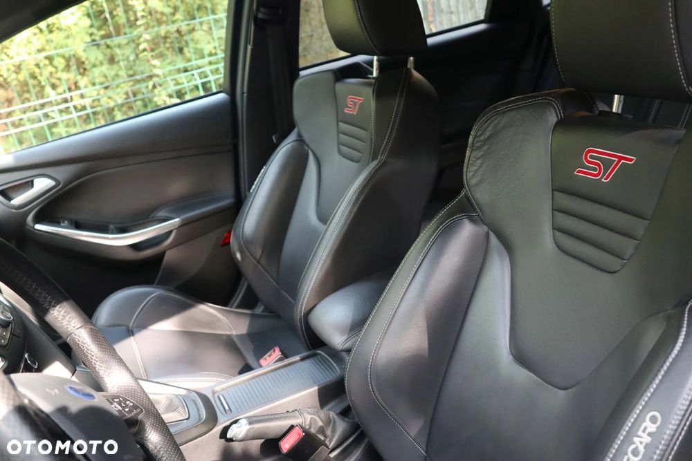 Ford Focus 2.0 EcoBoost ST-2 - 13