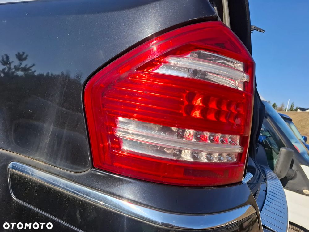 MERCEDES GL W 164 LIFT X164 LAMPA TYŁ LEWA LED - 2