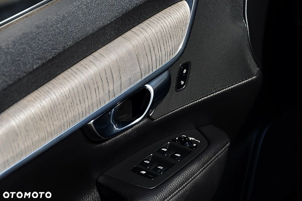 Volvo V90 Cross Country D4 AWD Pro - 27