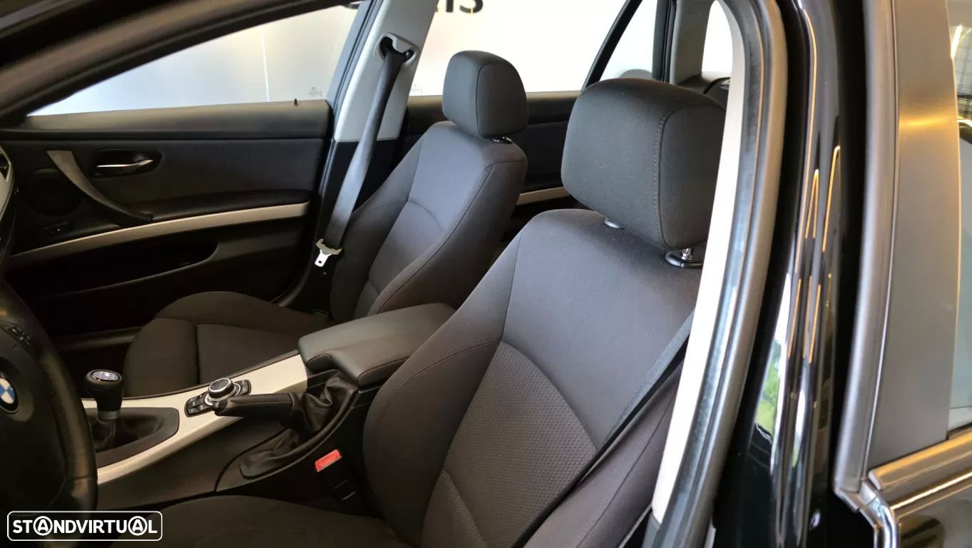 BMW 318 d Touring Navigation Sport - 31