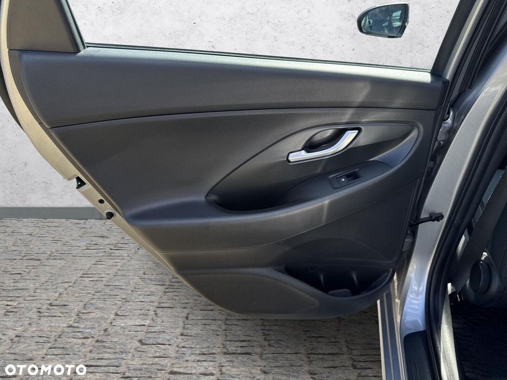 Hyundai i30 1.5 DPI Classic + - 26