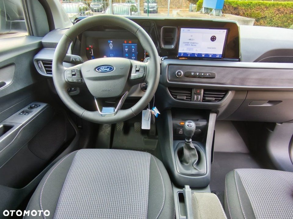 Ford Transit Courier - 18
