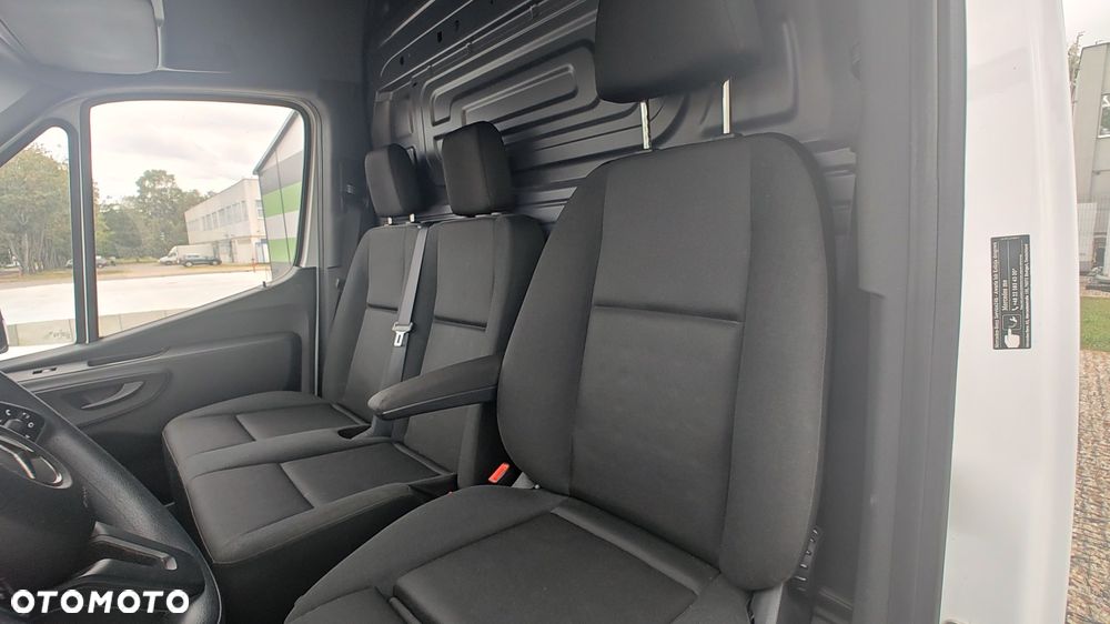 Mercedes-Benz Sprinter - 13
