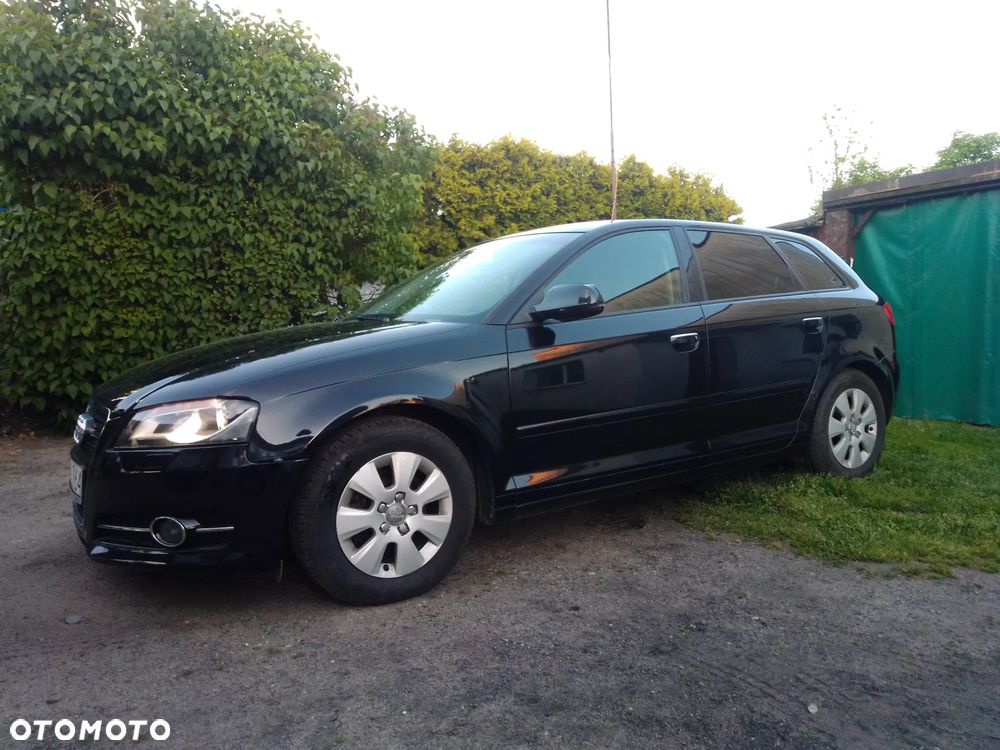 Audi A3 Sportback 1.6 TDI DPF Ambiente - 2