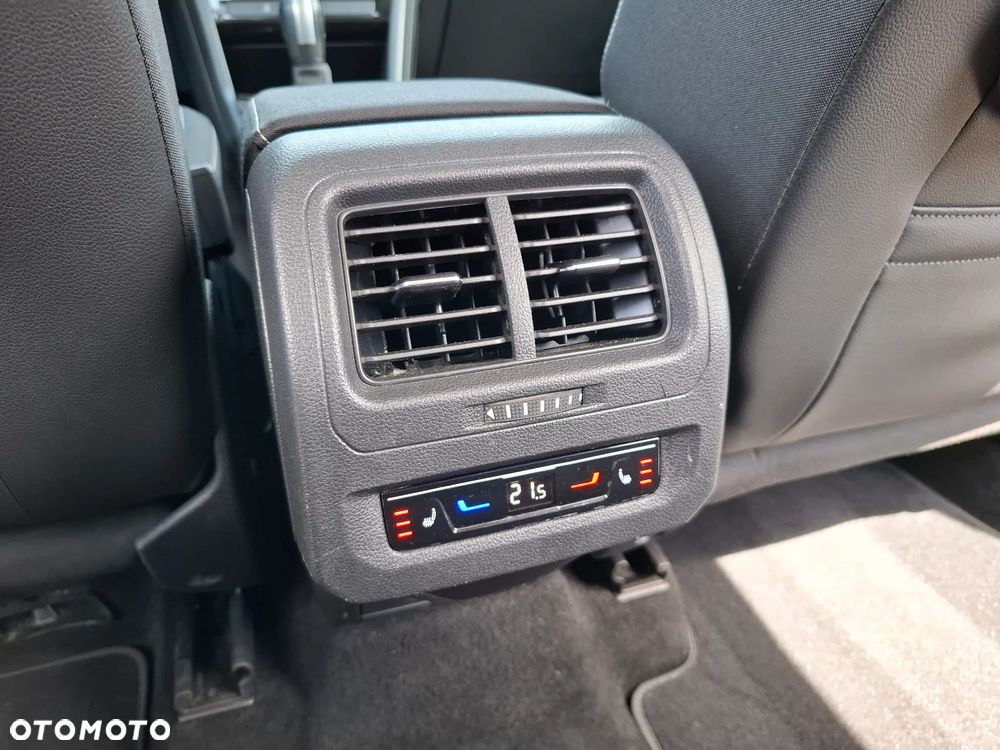 Volkswagen Touran 2.0 TDI SCR DSG Comfortline - 32