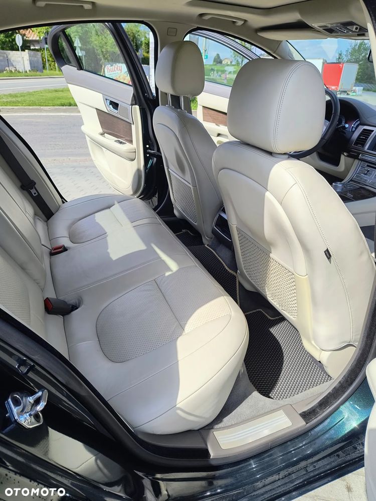 Jaguar XF 4.2 SV8 - 14