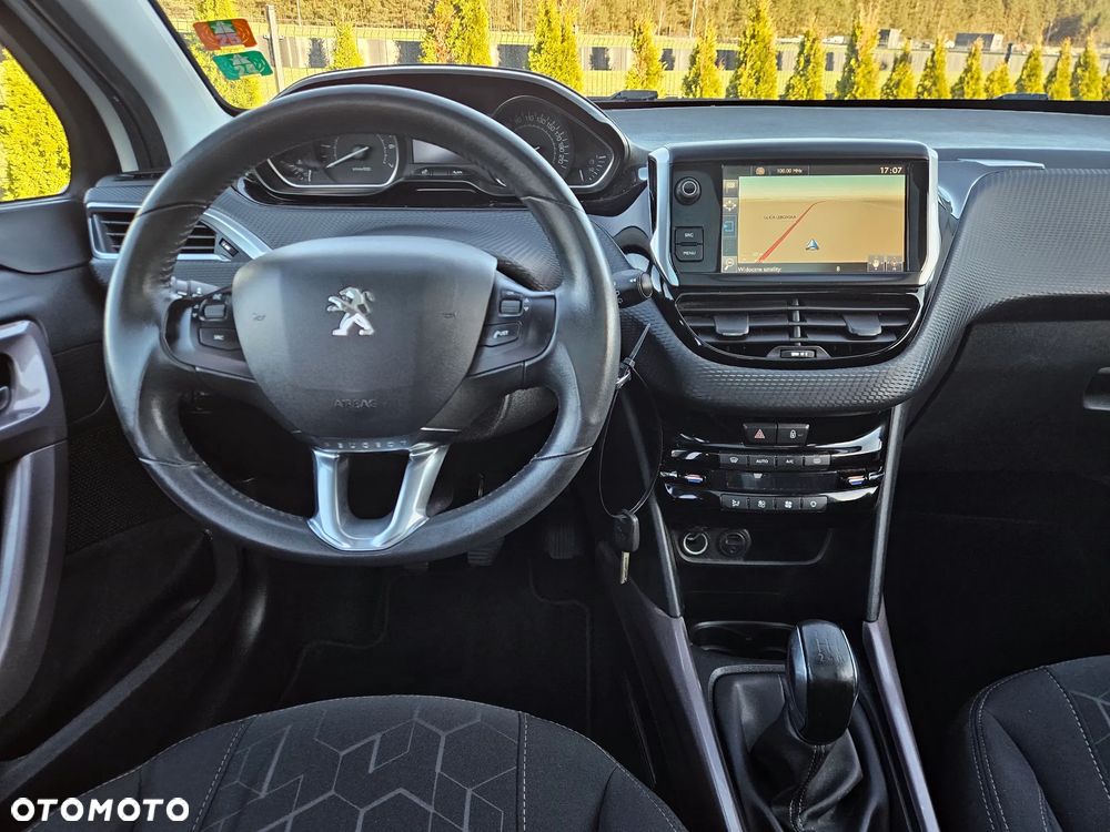 Peugeot 2008 1.2 Pure Tech Style - 13