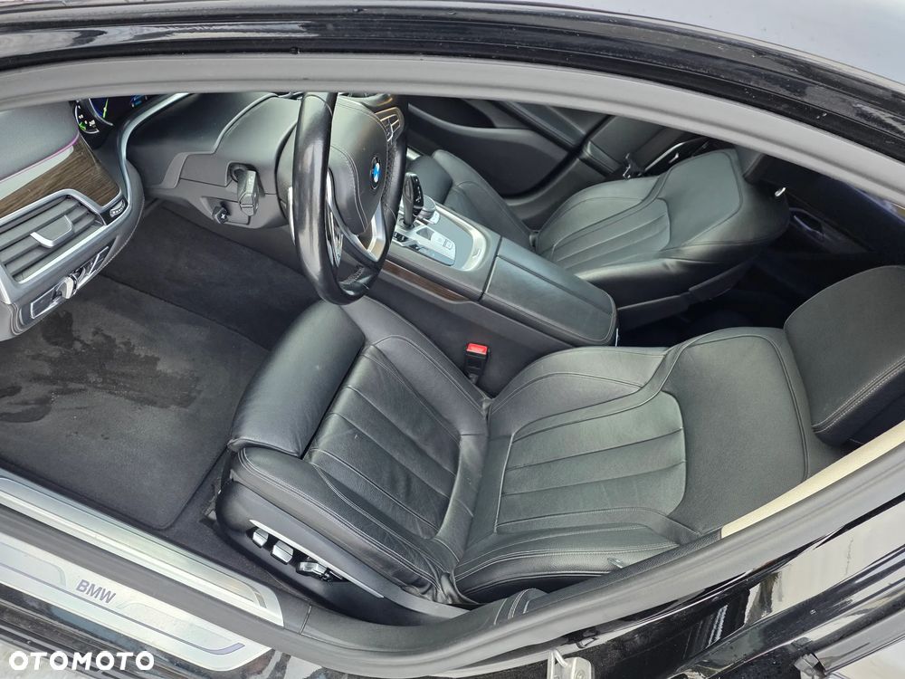 BMW Seria 7 740Li - 39