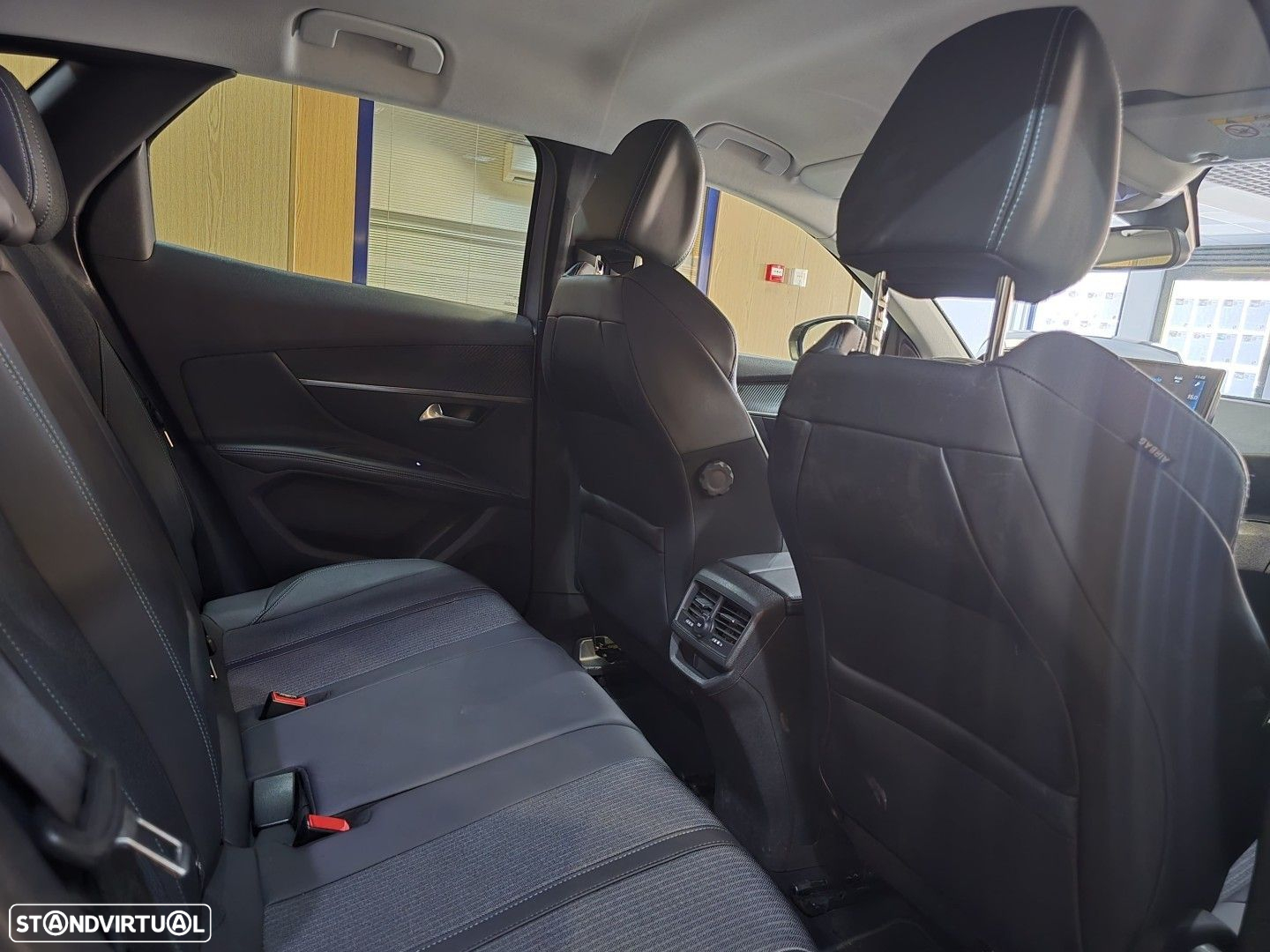 Peugeot 3008 1.5 BlueHDi Allure EAT8 - 34