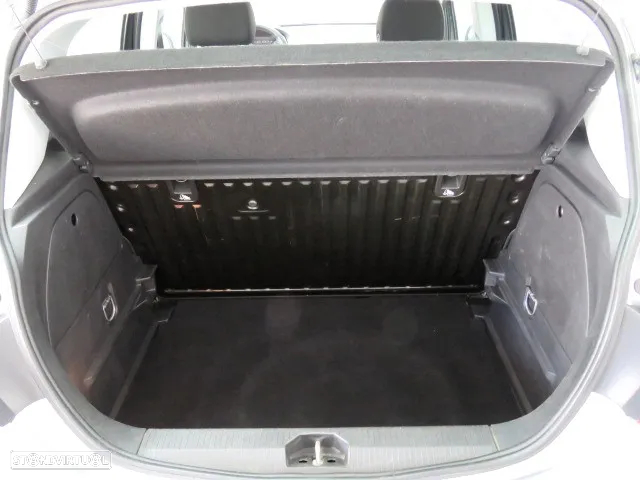 Opel Corsa 1.2 120 Anos - 8