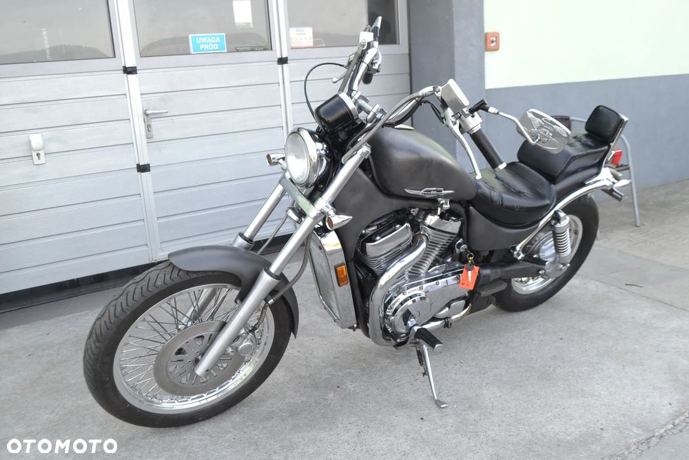 Suzuki Intruder - 4
