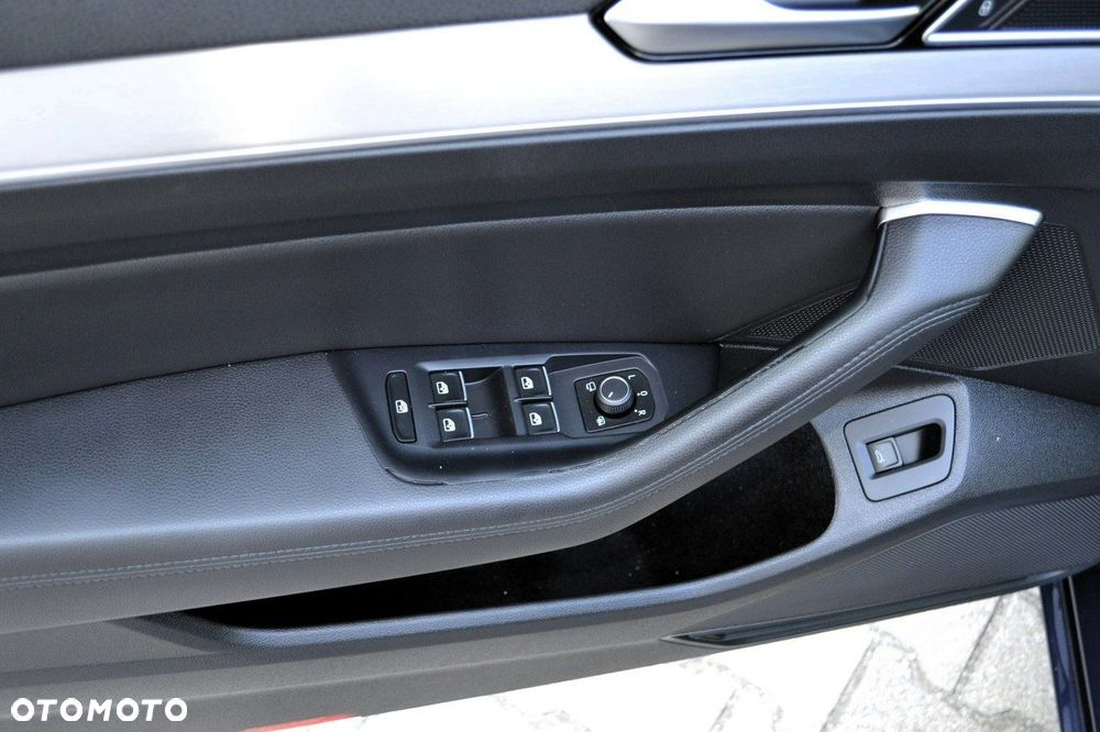 Volkswagen Passat - 30