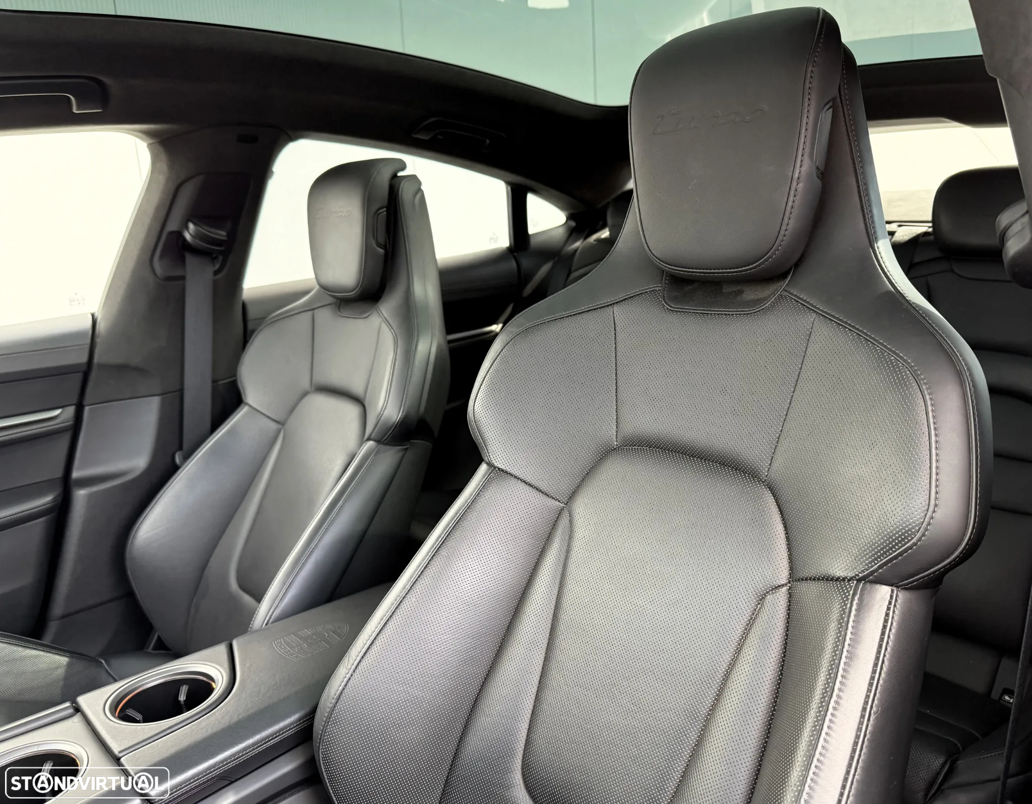 Porsche Taycan Turbo - 25