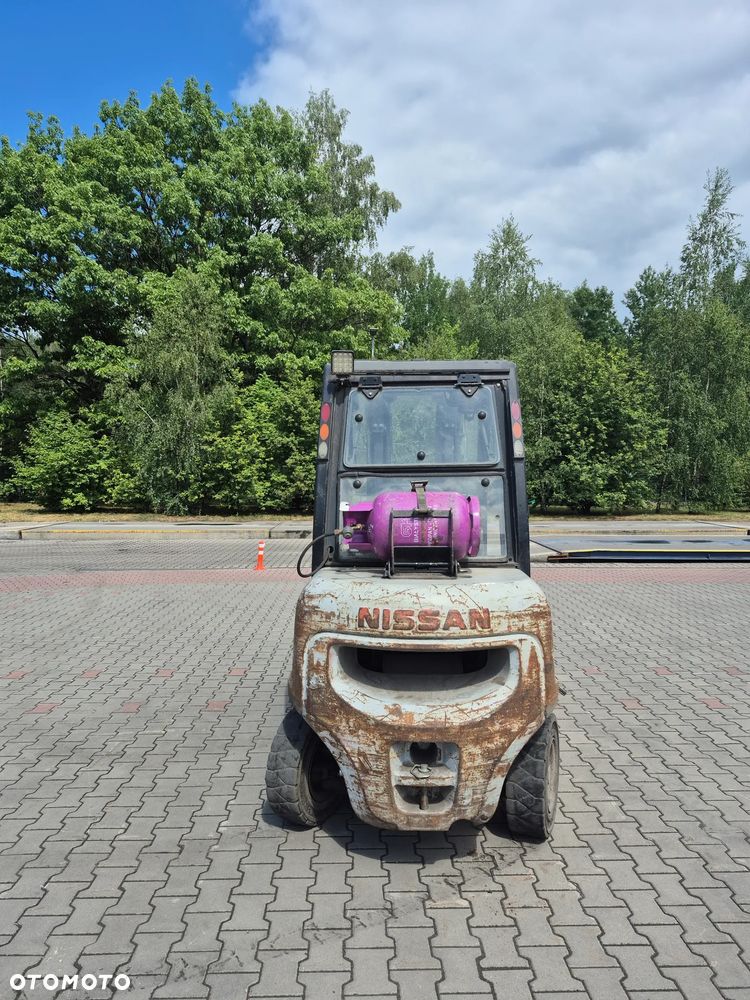 Nissan UG1DZE700308 - 3