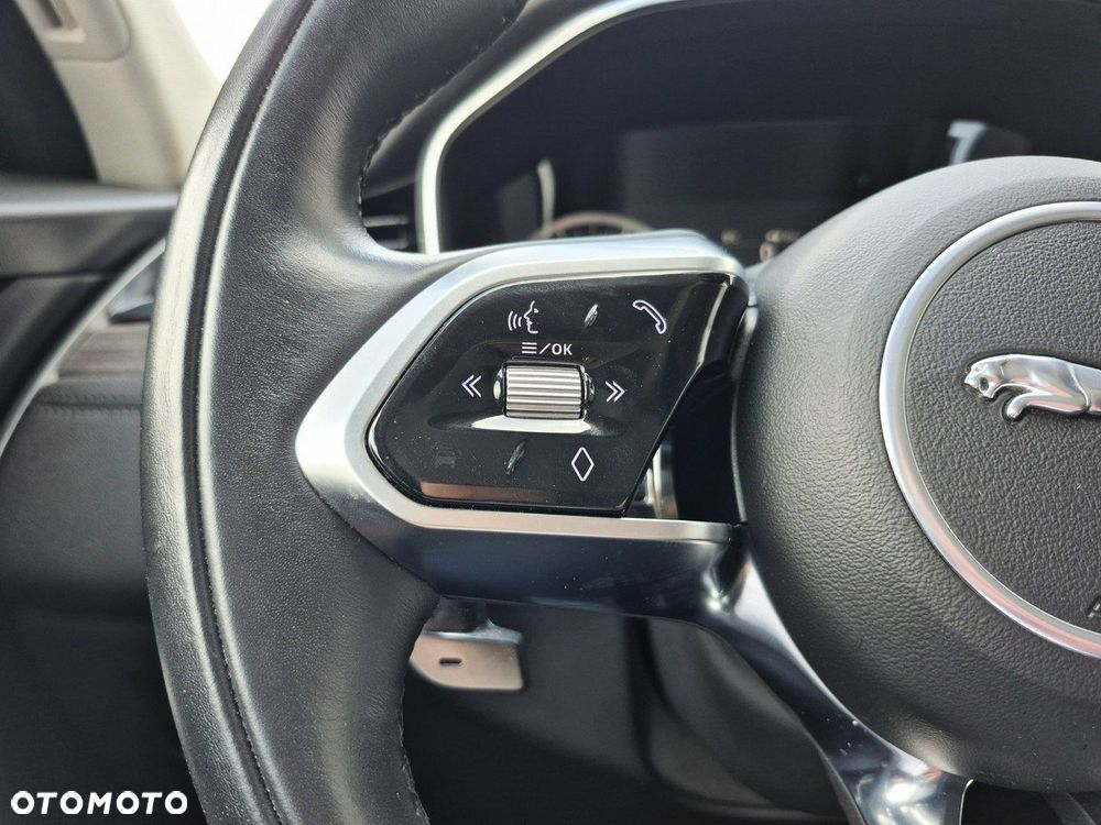 Jaguar F-Pace P250 AWD SE - 31