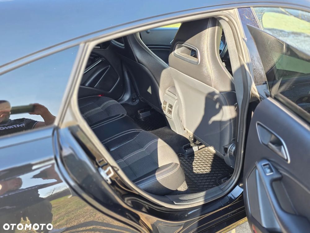 Mercedes-Benz CLA 180 7G-DCT Peak Edition - 13