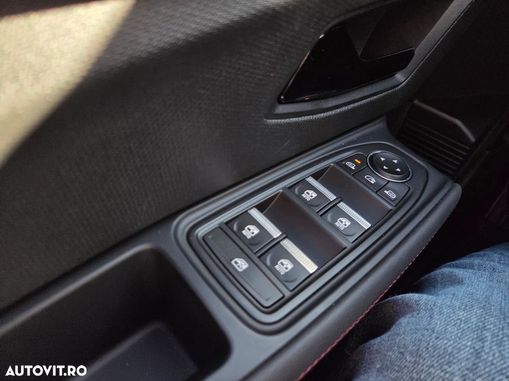 Renault Clio TCe 115 Techno - 8