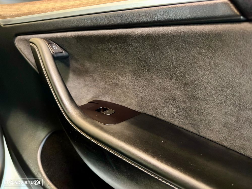 Tesla Model Y Tração Traseira - 26