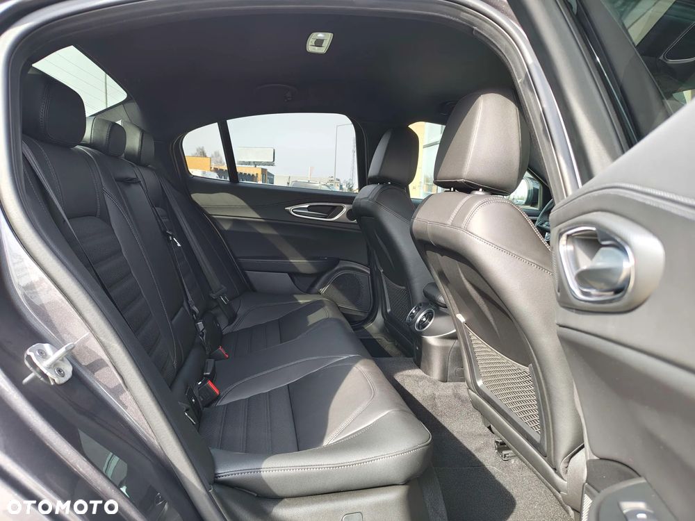 Alfa Romeo Giulia 2.0 Turbo Veloce Q4 - 12