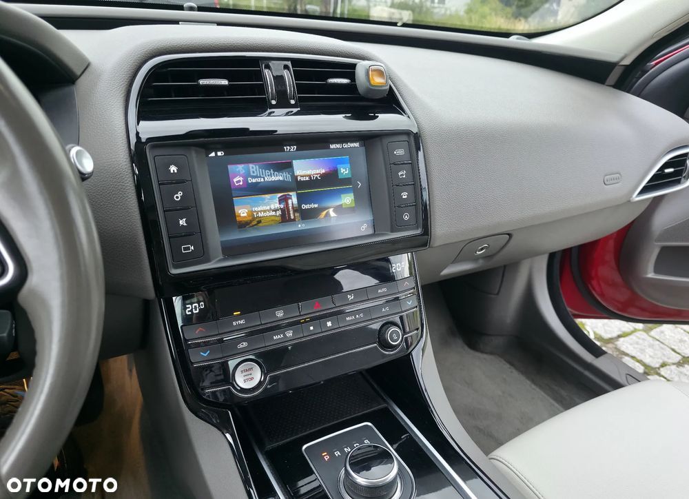 Jaguar XE 2.0 T R-Sport - 13