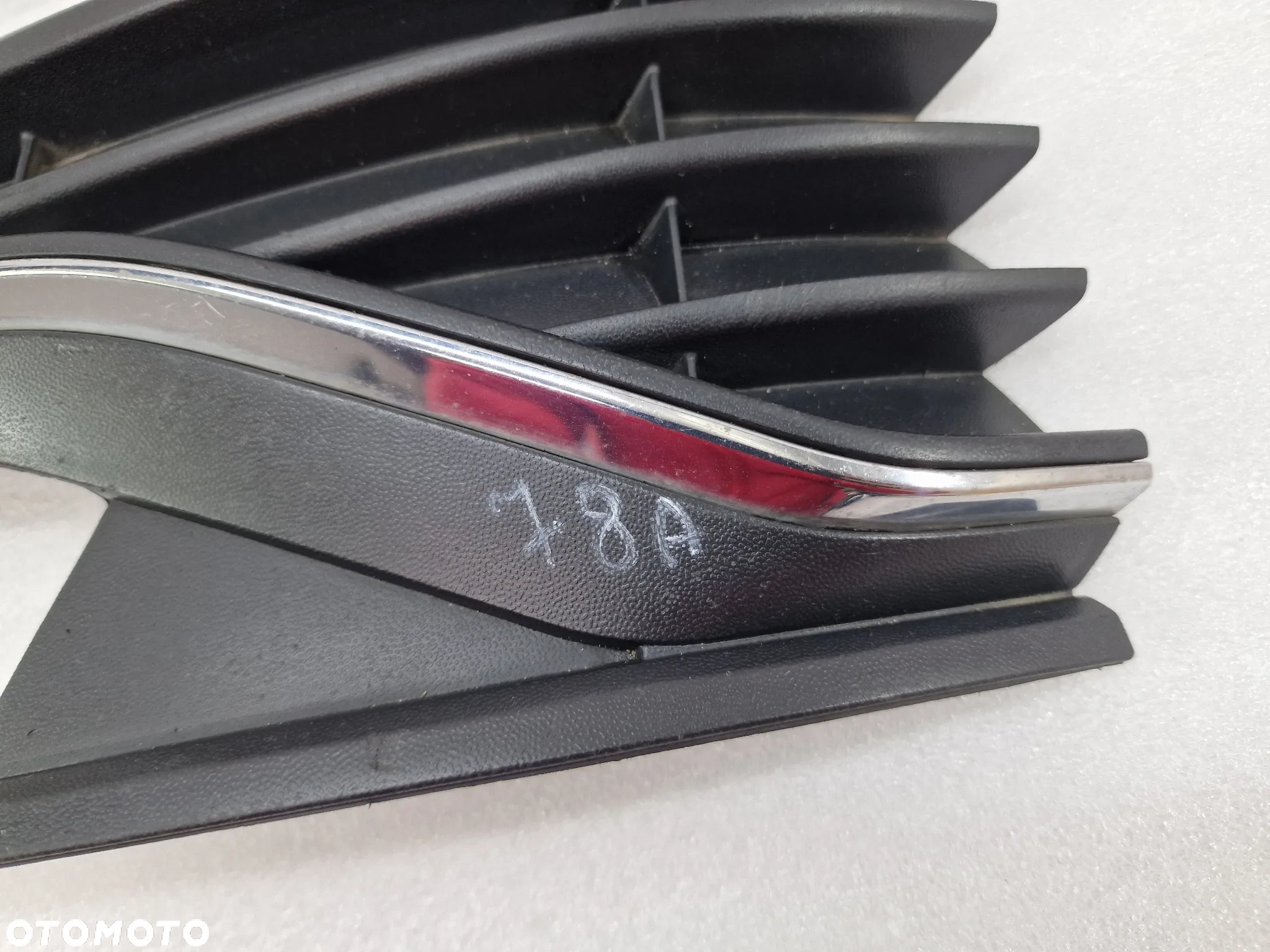 VW POLO 6C0 LIFT 13- LEWA KRATKA BOCZNA ZDERZAKA PRZEDNIEGO PRZÓD , 6C0853665K , NR AUKCJI E/78 - 3